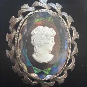 Elegant Vintage Iridescent Intaglio Cameo Brooch